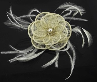 LSH00166 - Ivory Feather & Flower Fascinator
